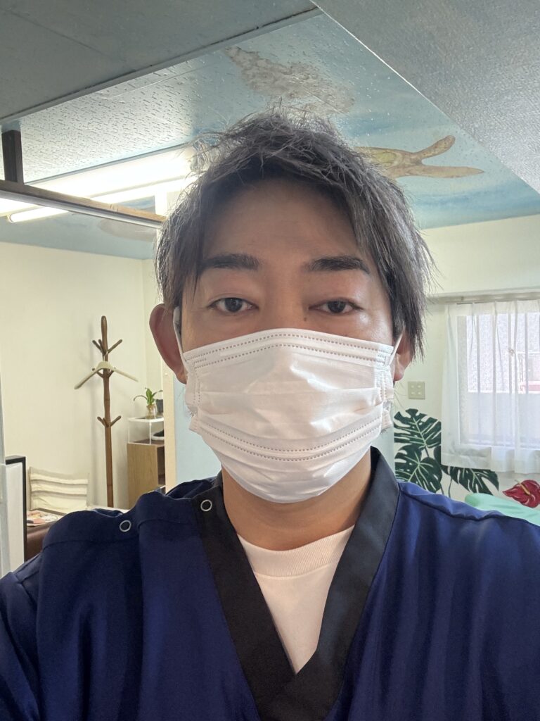 VisuaRise Designにキャッチコピー制作を依頼し、満足のコメントを寄せた鍼灸整骨院オーナー様の顔写真